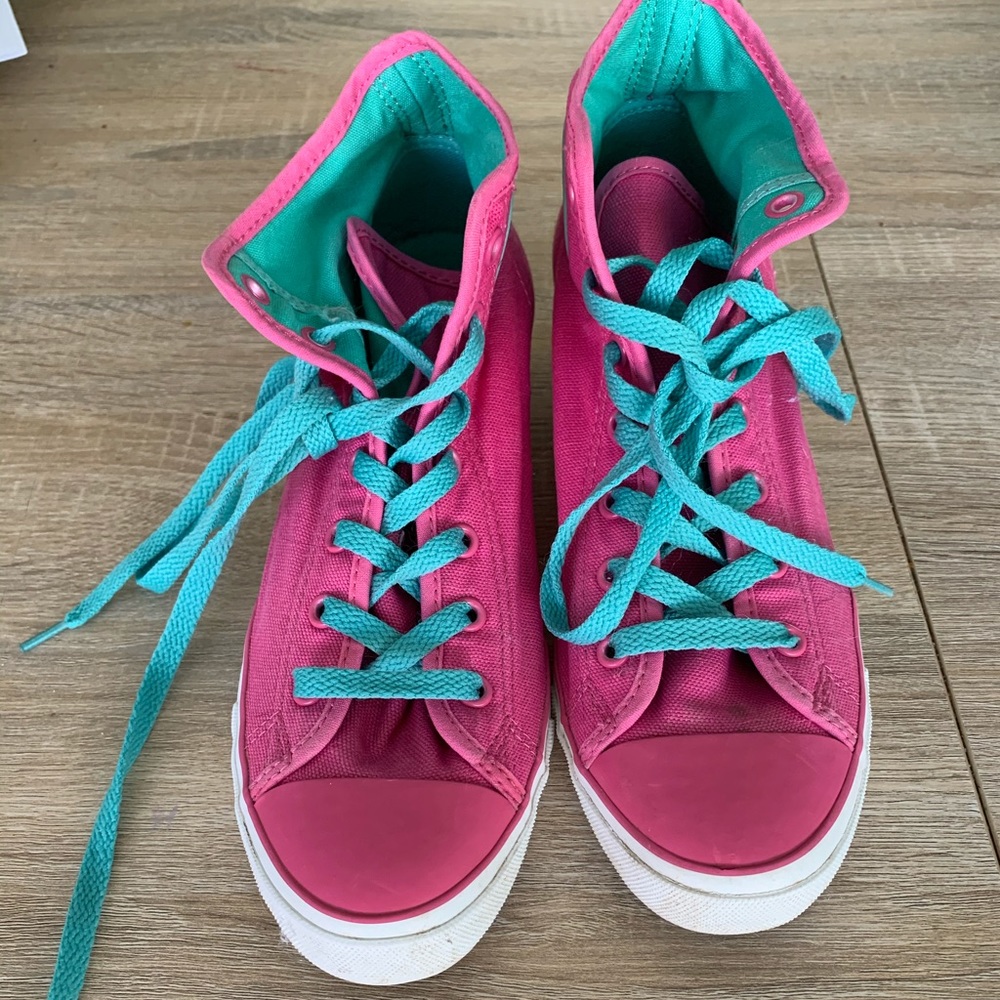 Converse Shoes 👠 size 8